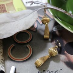 「バルーンラウンド＆リボンフープ」ピアス フランス