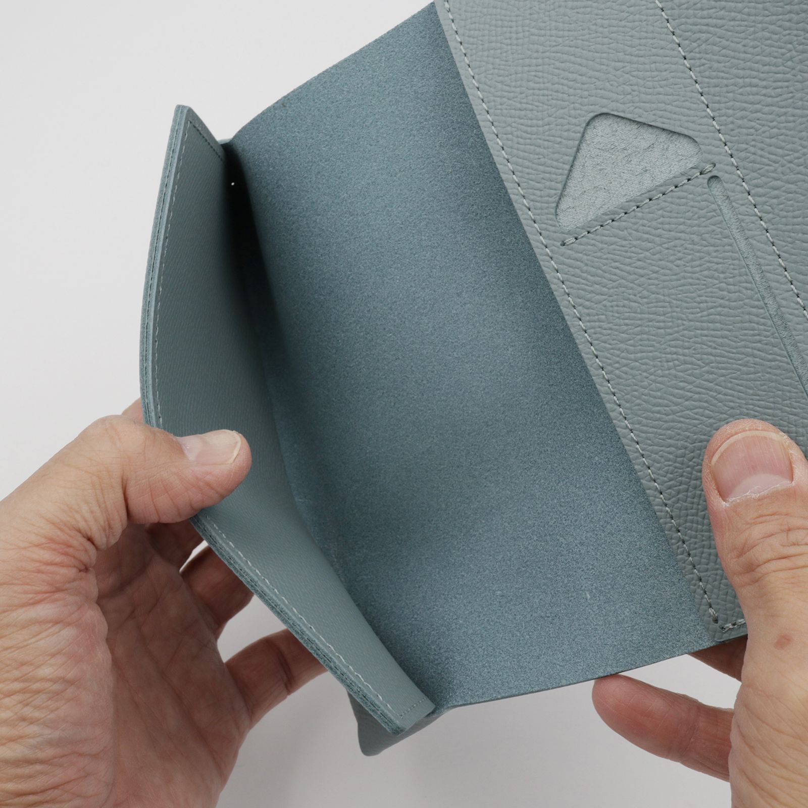 「小さく薄い長財布UNO ver.2 Noblessa」sky