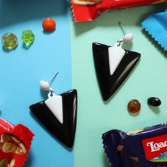 「80s モノクロームジオメトリック」 ピアス イギリス
