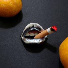 「LIPタバコ」ブローチ シルバー