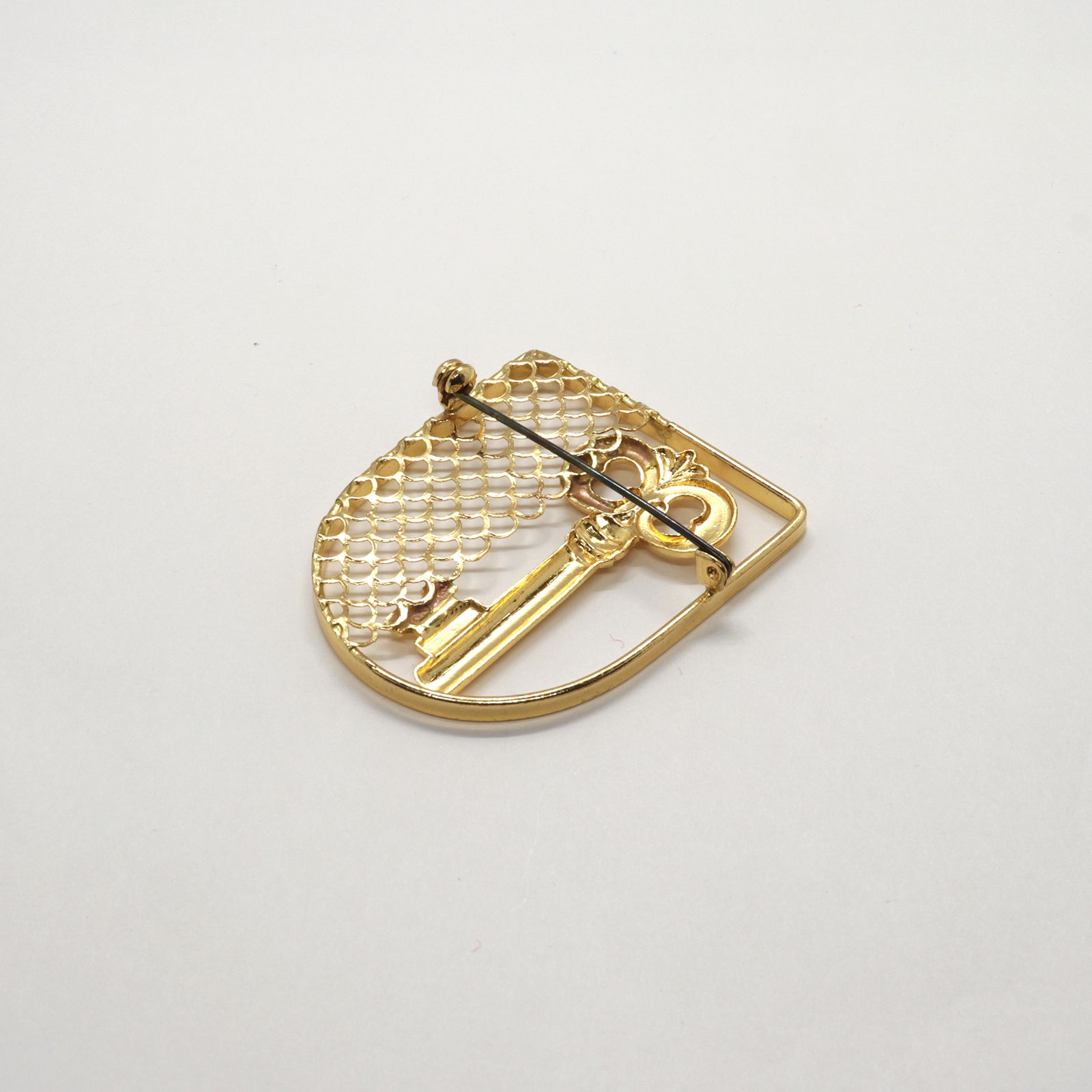 「キーオンエンブレム」ブローチ ヨーロッパ