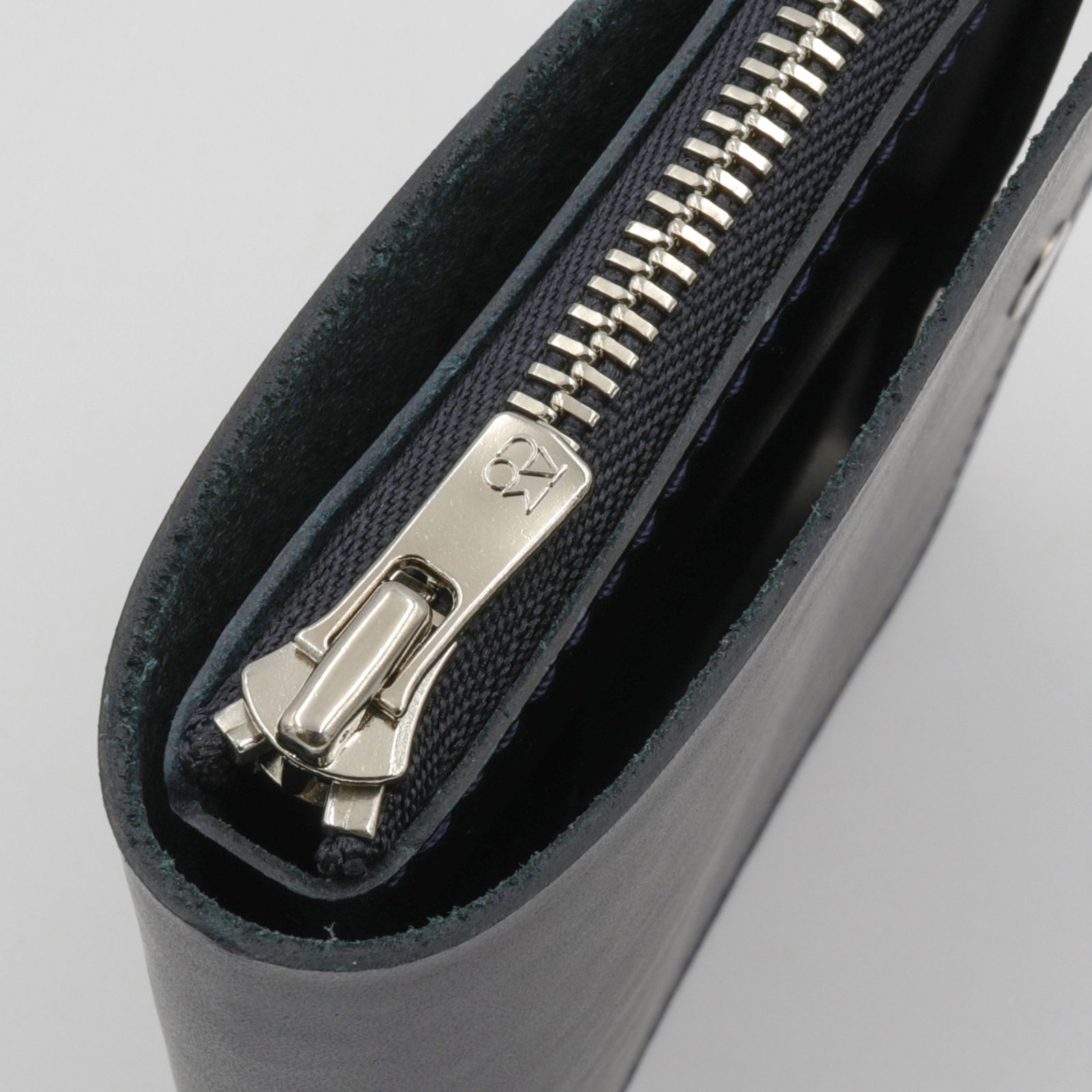 「小さく薄い財布SAKU ver.3 Buttero」darknavy