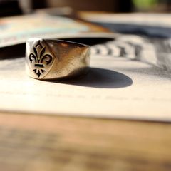 「幅広ユリの紋章」リング シルバー フランス