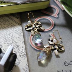 「オーロラペンデュラム＆リボン」ピアス フランス
