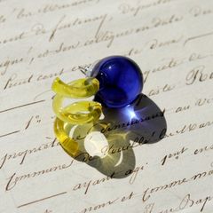 「New Spiral Glass」ピアス(片耳) ブルー×イエロー