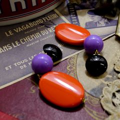 「ラウンド＆オーバルレトロ」イヤリング オレンジ×パープル