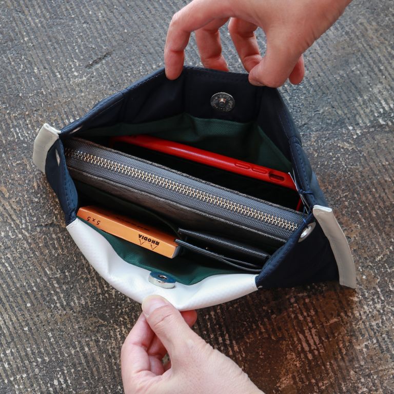 しっかり作られているので荷物を入れても型崩れしません。