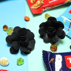 「50s ブラックフラワー」 ピアス イギリス