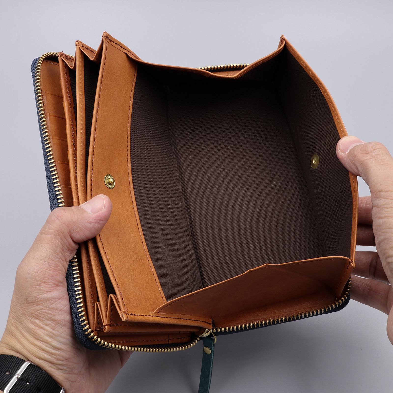 「LIZARD」ラウンド長財布