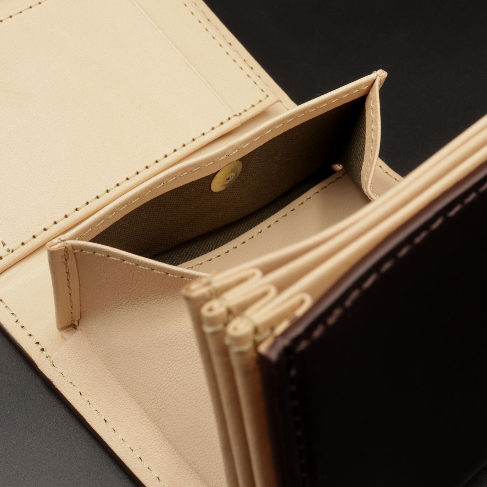 m+ - 「millefoglie II cordovan27」ミニ財布 ネイビー | corne
