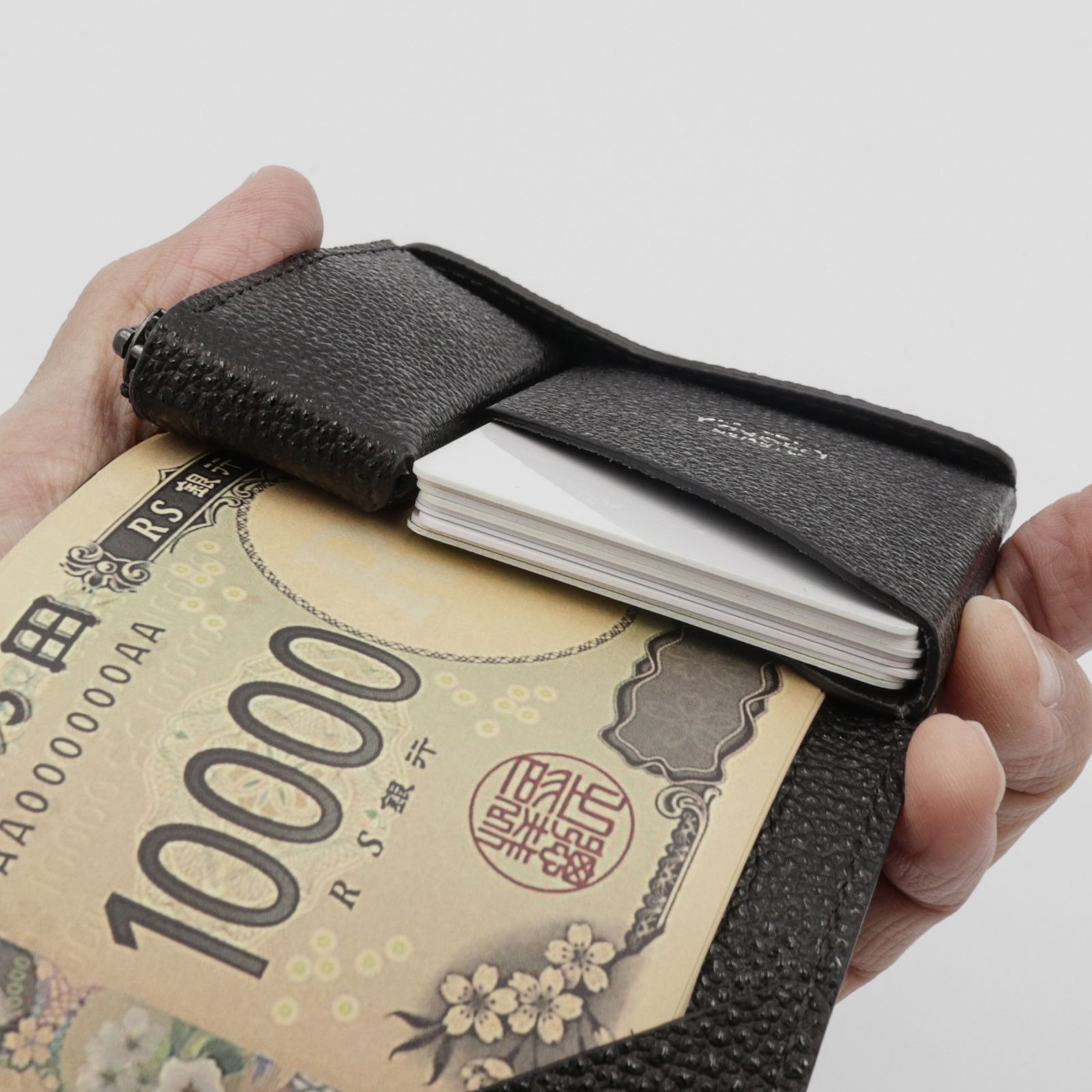 「小さく薄い財布SAKU ver.3 黒桟革」黒