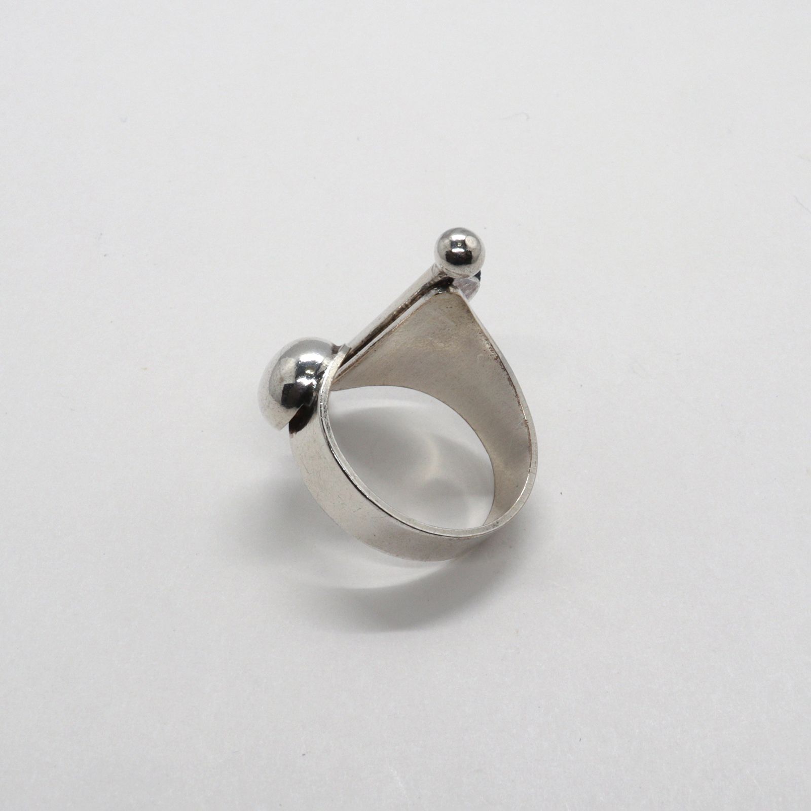 「アークスカルプト」リング ヨーロッパ