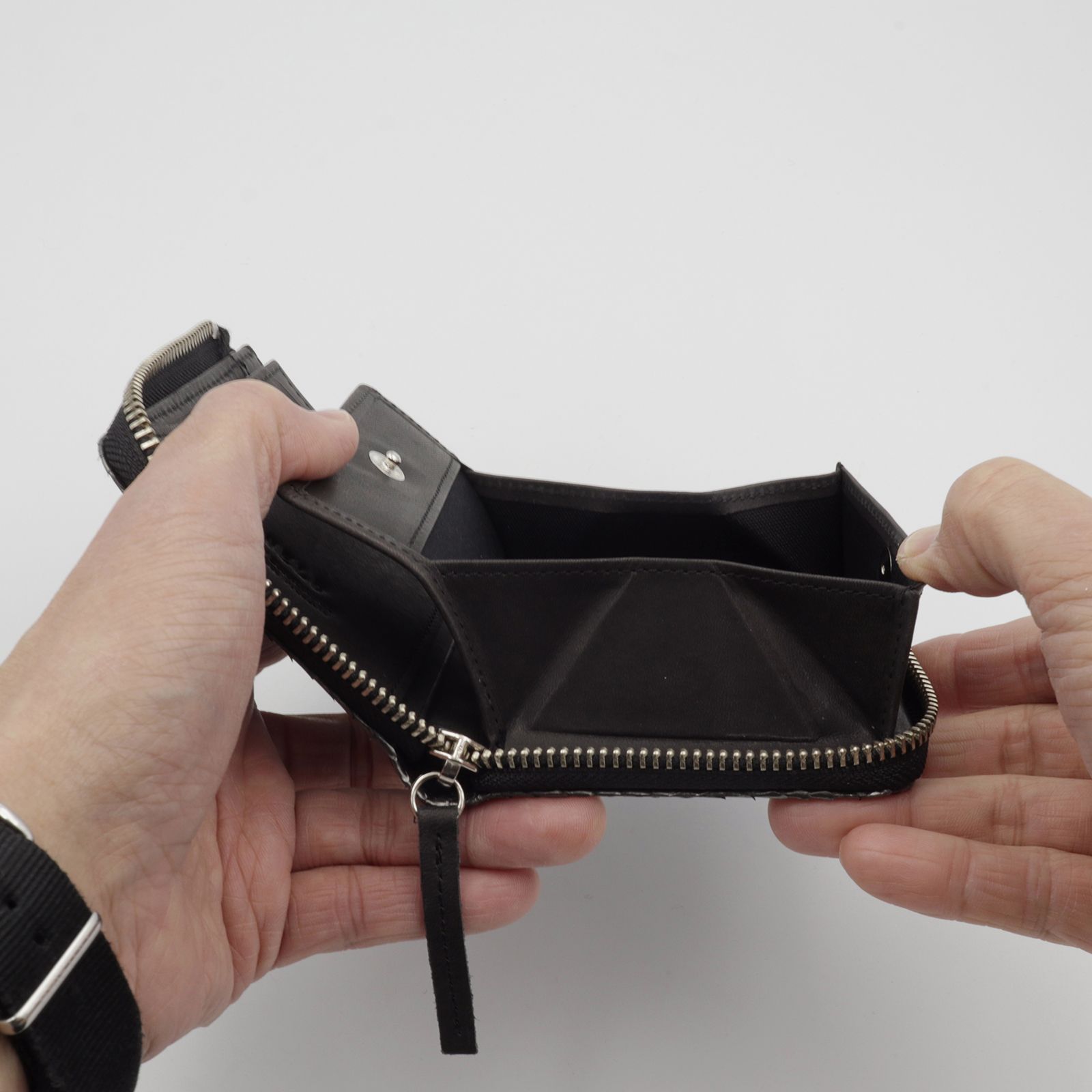 HEBI」Lファスナーコンパクト財布 ブラック