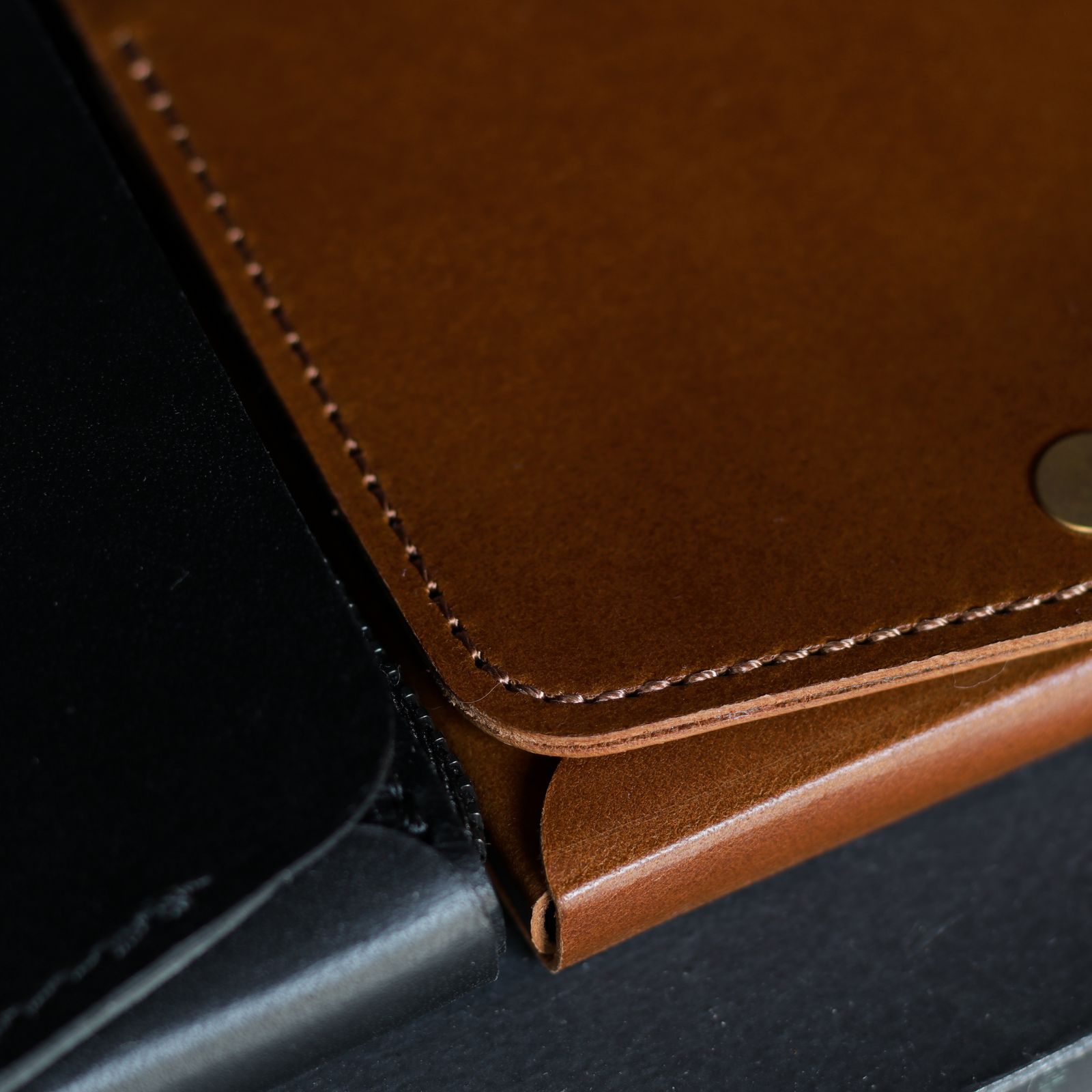 「小さく薄い財布SAKU ver.3 Buttero ブッテーロ」ダークネイビー