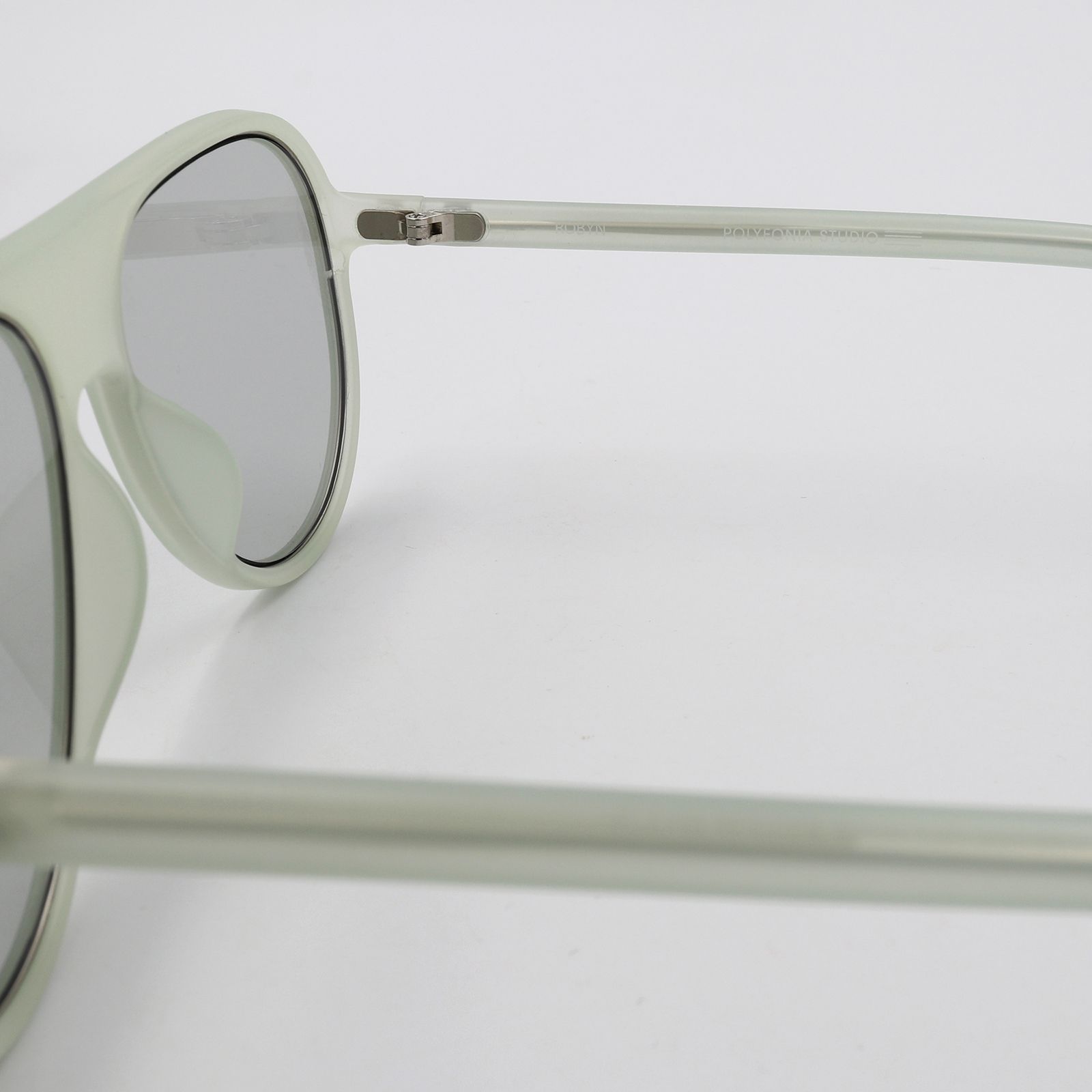 「Robyn」POLYFONIA STUDIO Session "Carole Baijings  Ciqi" Sunglasses Ice Green x Light Gray Lens