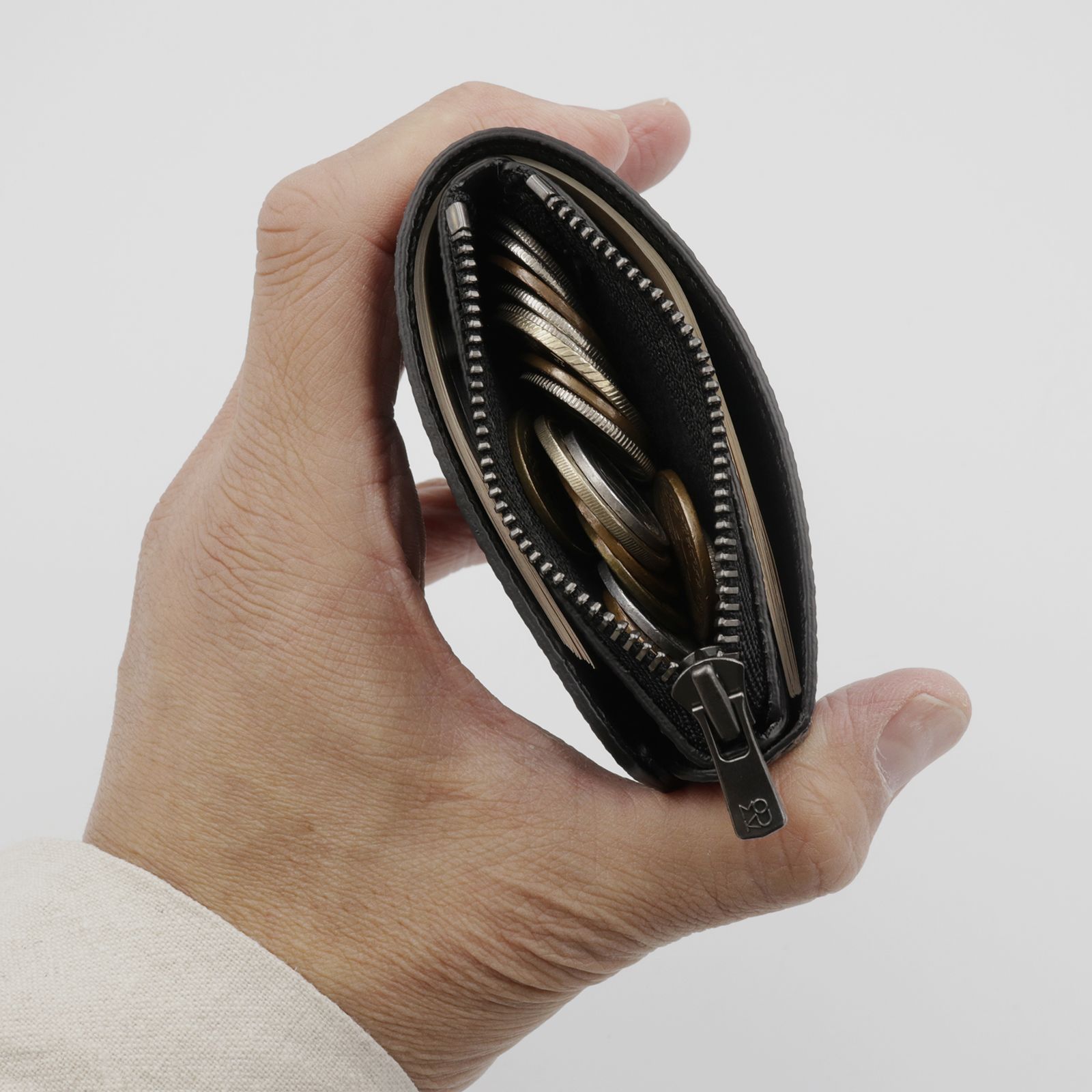 「小さく薄い財布SAKU ver.3 黒桟革」黒