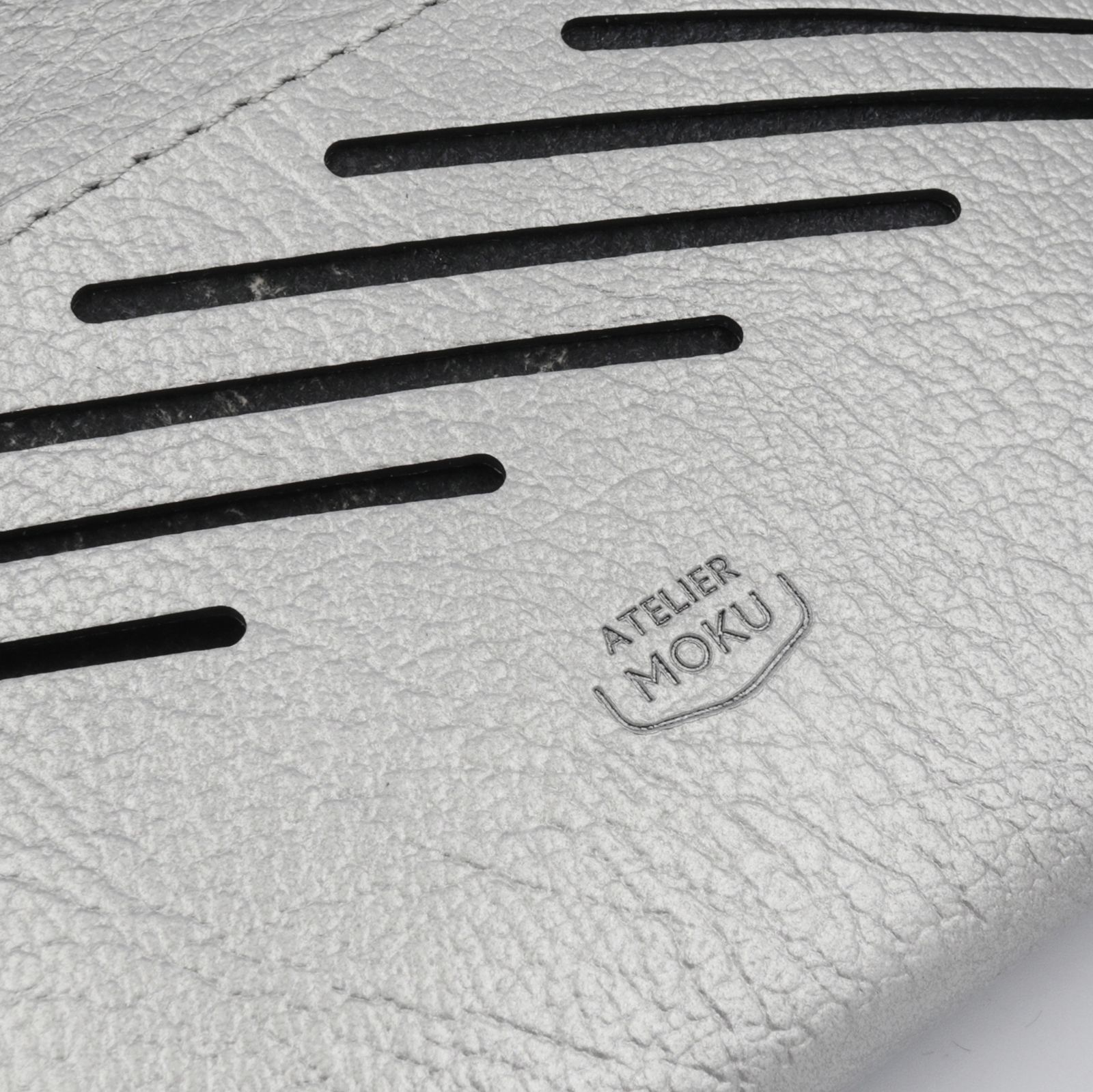 「小さく薄い長財布UNO ver.2 Plus Metallic Shrink」gunmetal silver