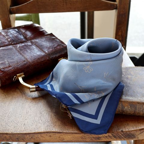 「シックフラワー」ヴィンテージスカーフ ヨーロッパ