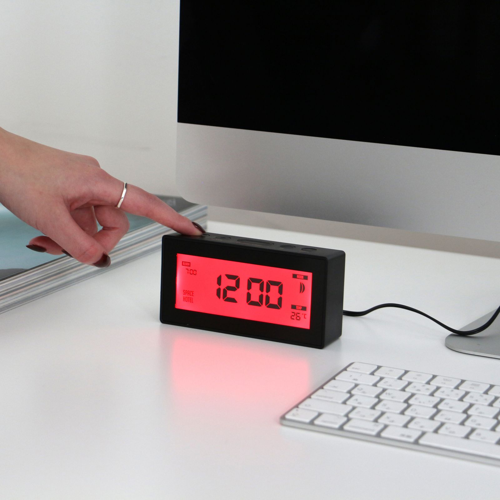 「Robot Alarm Clock "Black/Red" SPACE HOTEL」多機能クロック イギリス