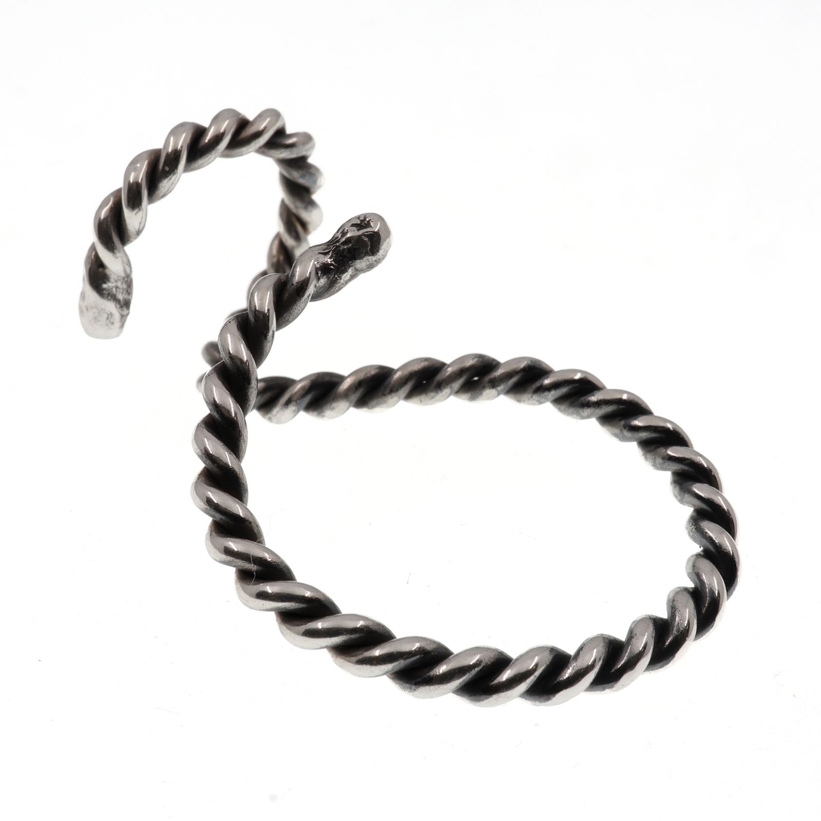 「ROPING SPIRAL EARCUFF」イヤーカフ