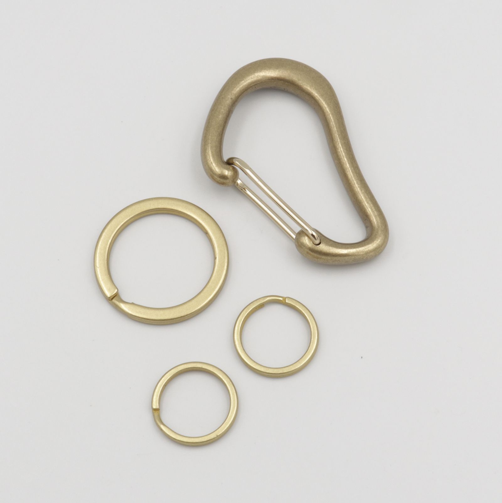 「BRASS KARABINER KEYRING」キーリング シルバー