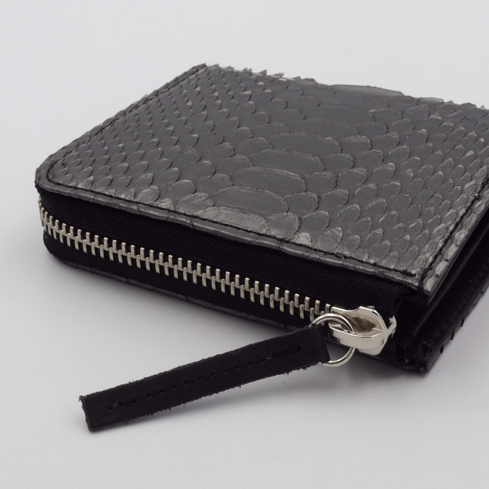 HEBI」Lファスナーコンパクト財布 ブラック