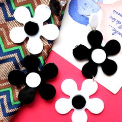 「アシンメトリーフラワーズ」ピアス