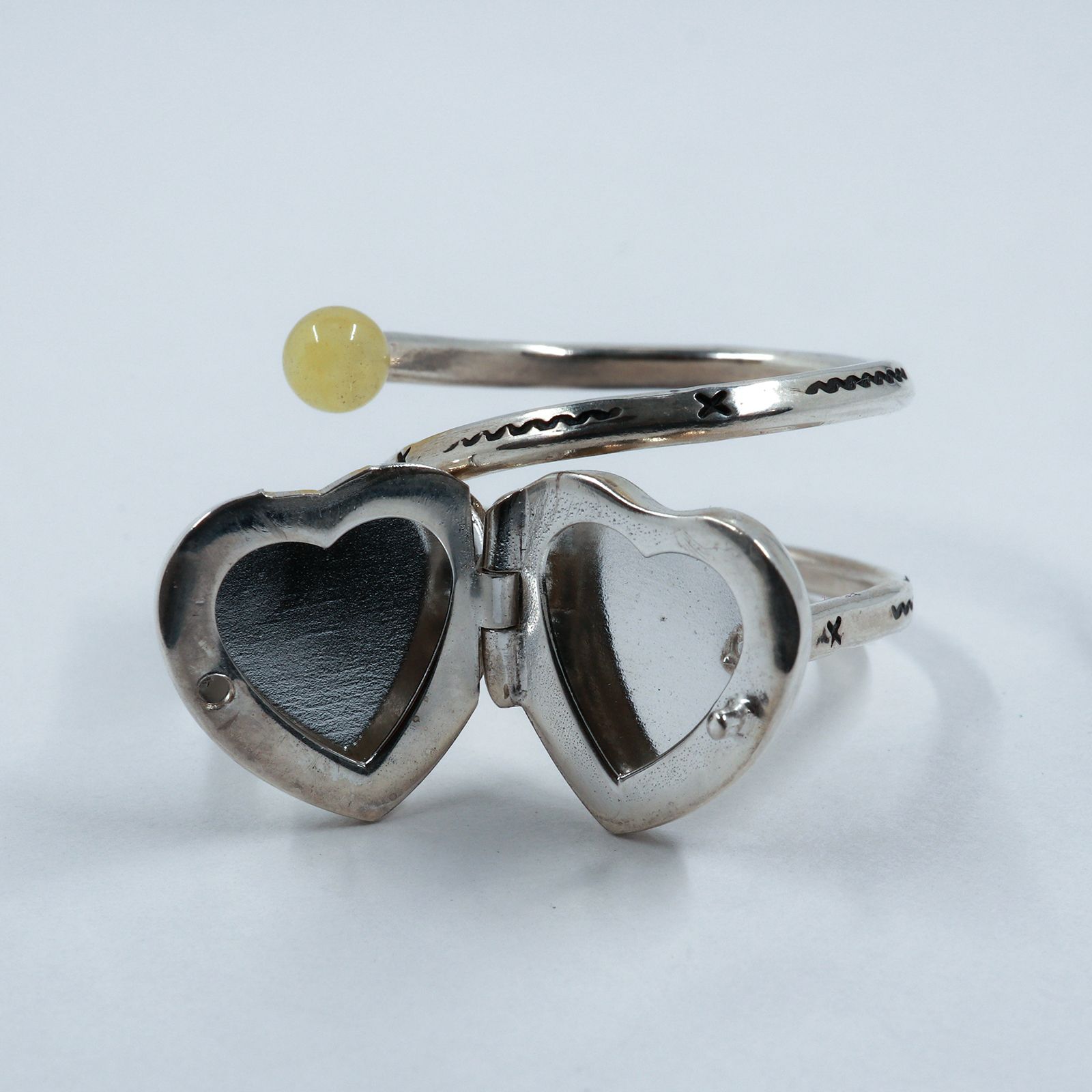 「HEART LOCKET SPIRAL RING」リング