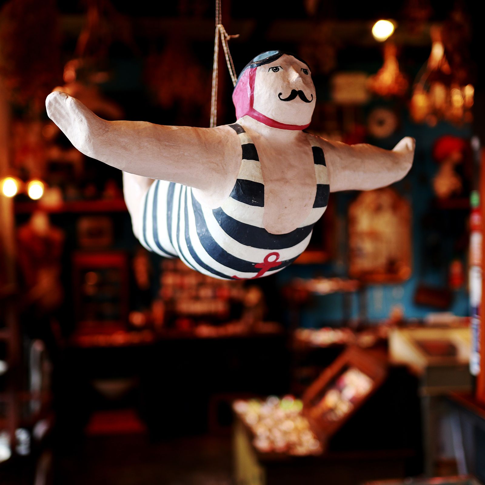 PAPIER MACHE HANGING DIVER 【BATELA】