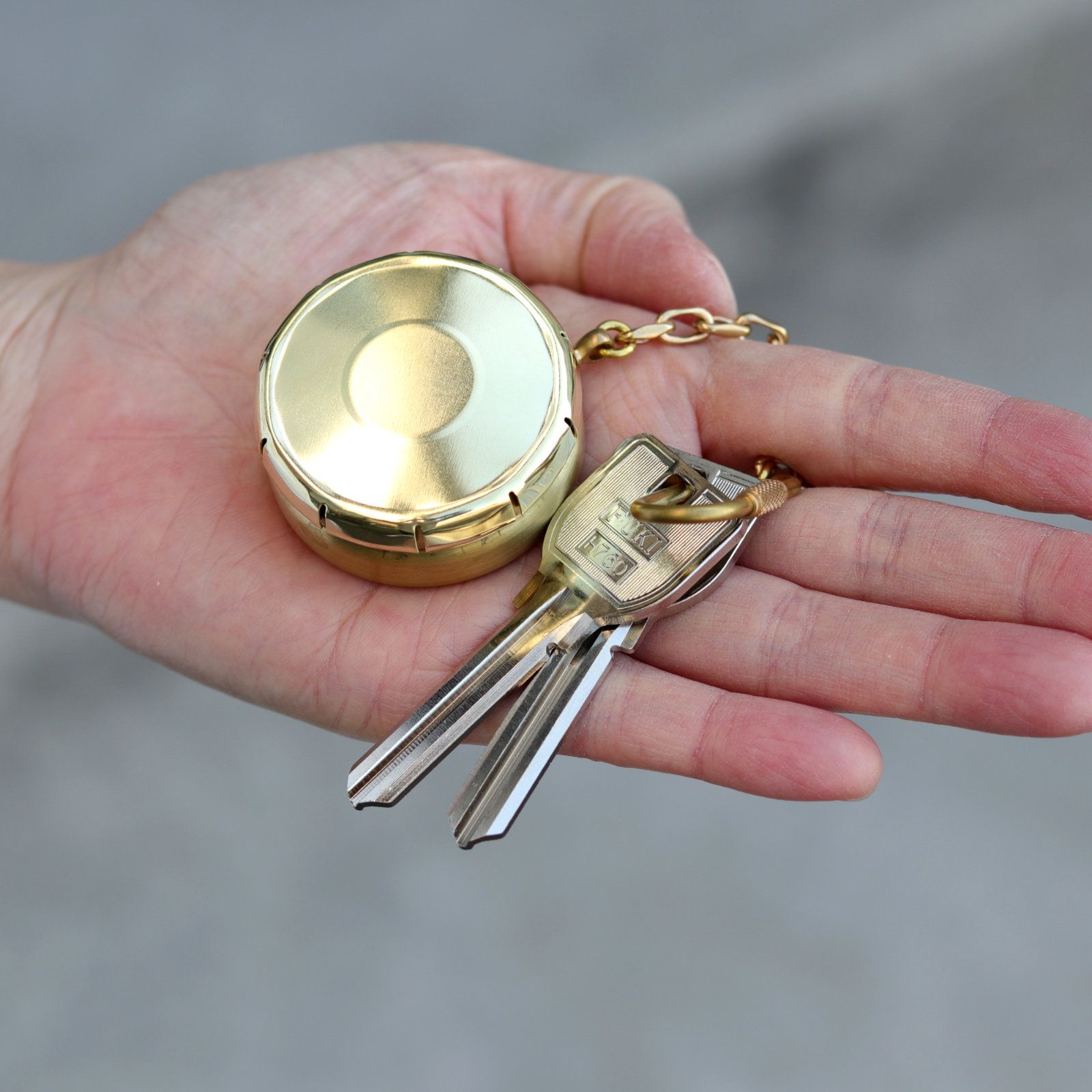 「PUSH ACCESSORY CASE」ナチュラルブラス