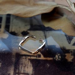 「SHAPES MINICUFFS SUQUARE」イヤーカフ
