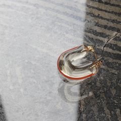 「Glass Hoop “U" LINE 」ピアス（片耳） レッド