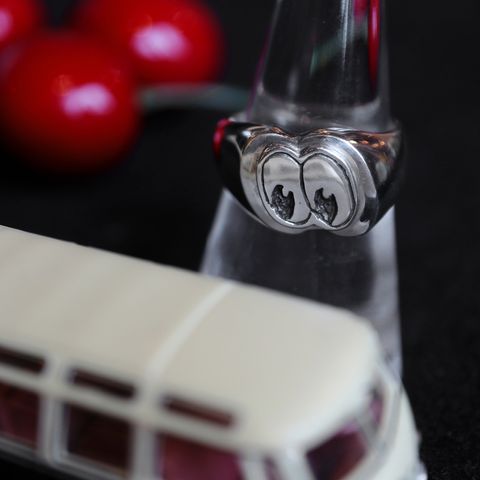 「Googly Eyes Ring」リング