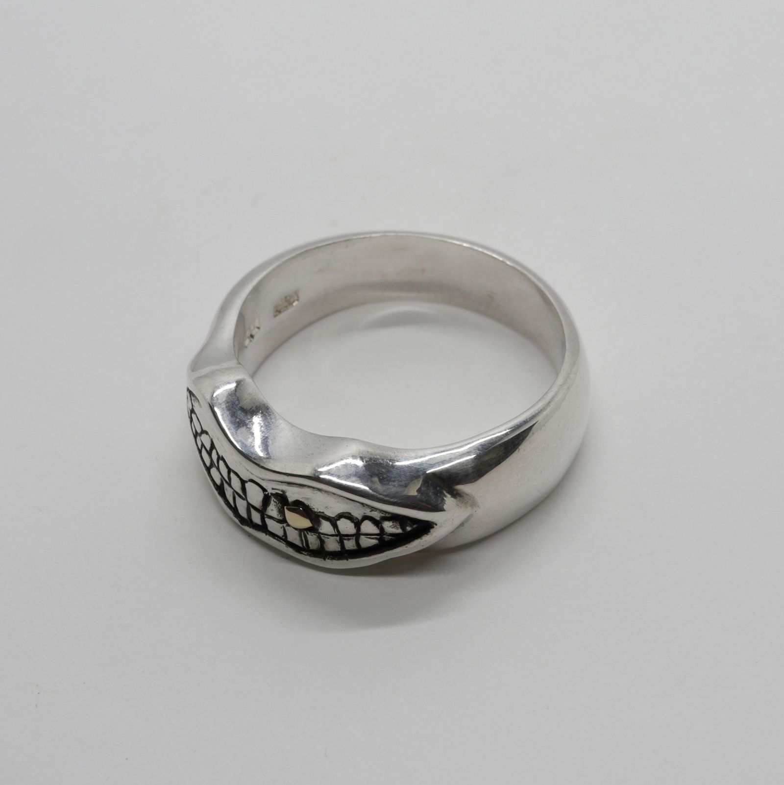 「The Golden Geezer Ring」リング