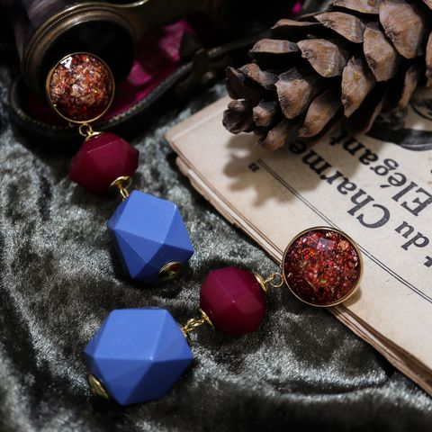 「グリッタークリップ2トーン」イヤリング ブルー×バーガンディ