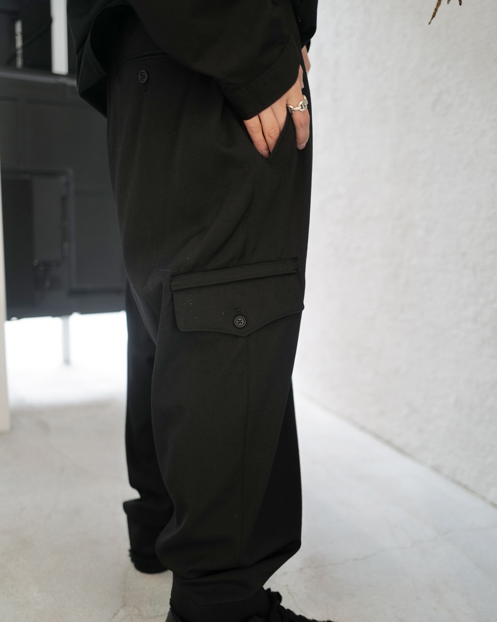 Y's for men - WOOL GABARDINE SUSPENDER PANTS/MS-P15-100-2-02/サイドステッチパンツ/BLACK  | Detail