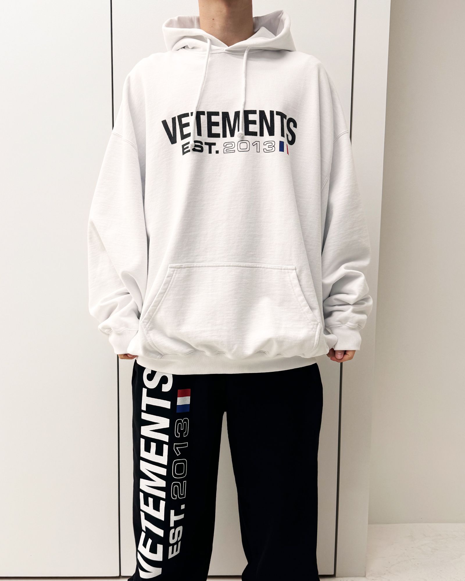 VETEMENTS - ヴェトモン/Flag logo hoodie/プルオーバーパーカー/White