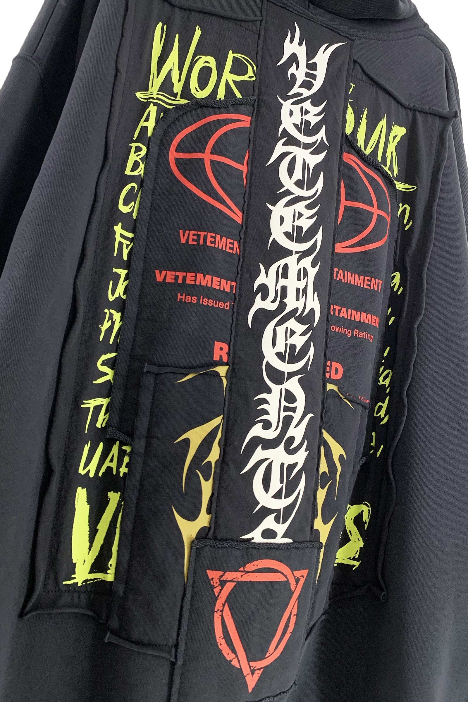 VETEMENTS - Hardcore Patched Logo Hoodie | Detail