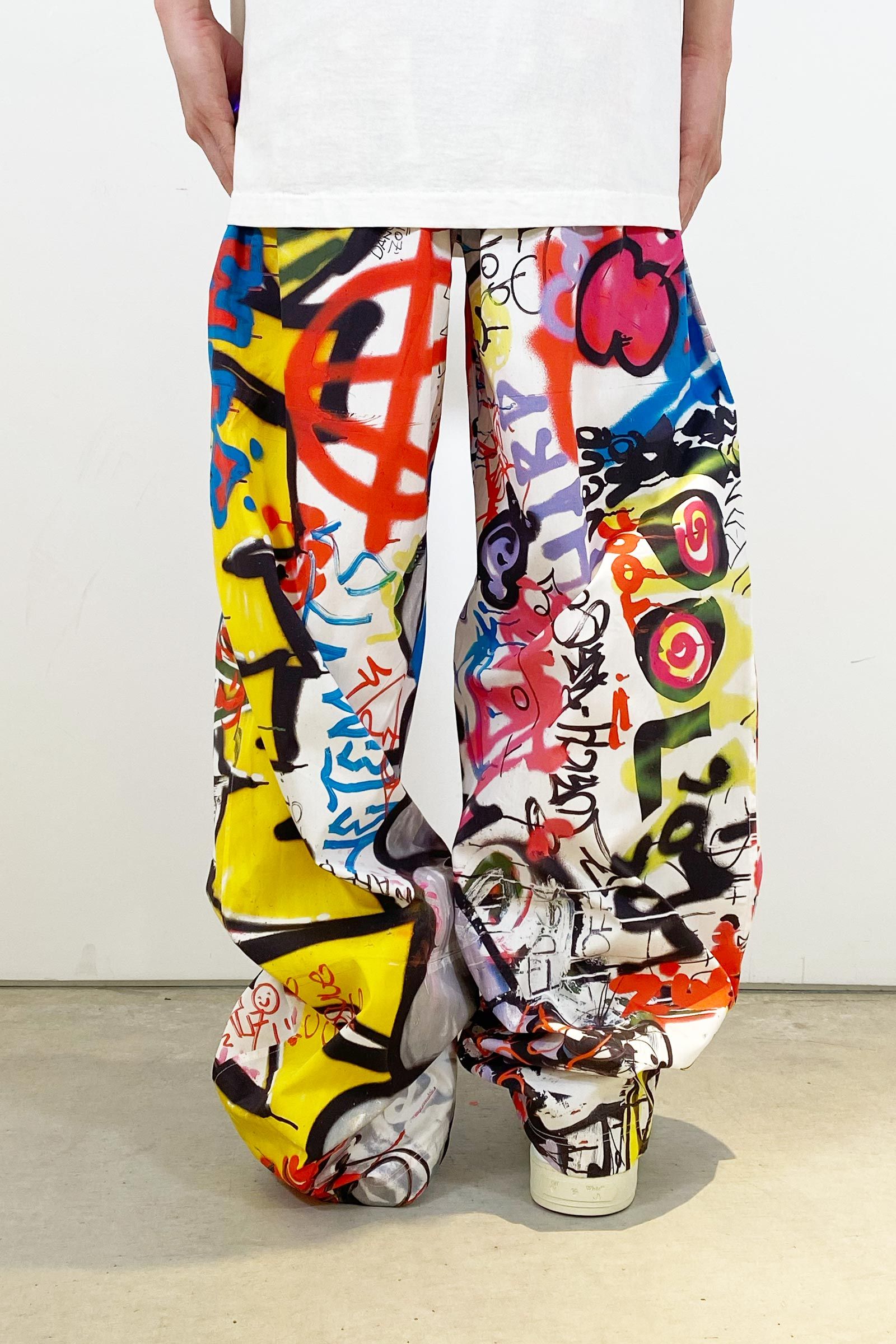 VETEMENTS - Graffiti pyjama pants (パジャマパンツ) White | Detail