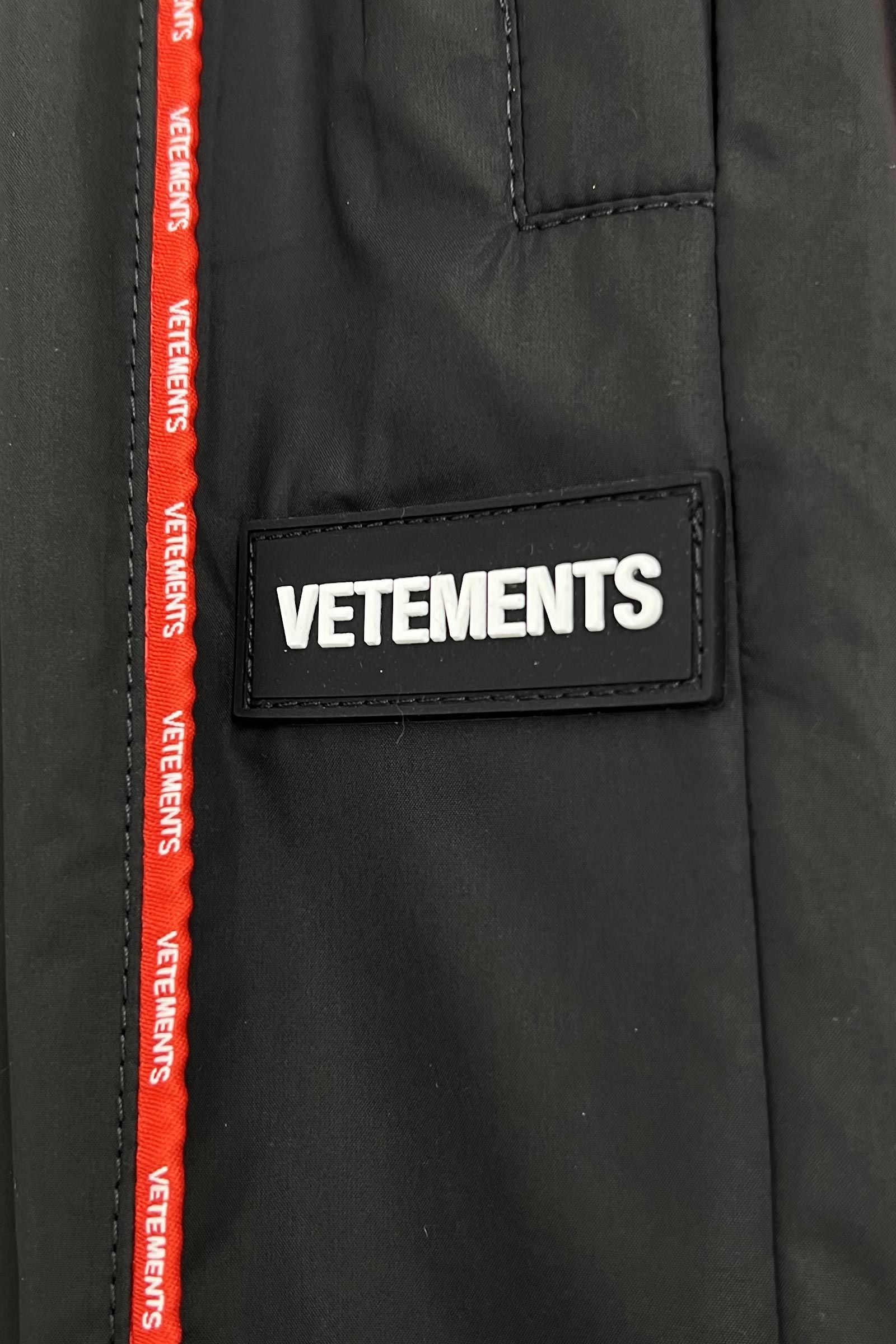 VETEMENTS - 2-IN-1 tracksuit pants | Detail