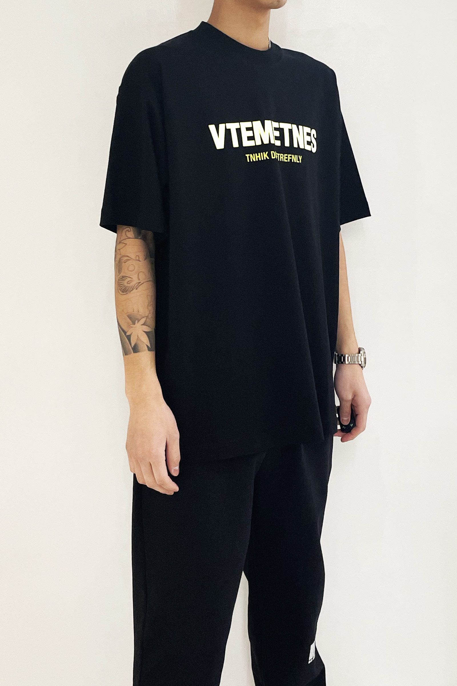 23SS 新品 正規品 VETEMENTS ロゴTシャツ M | www.gamescaxas.com