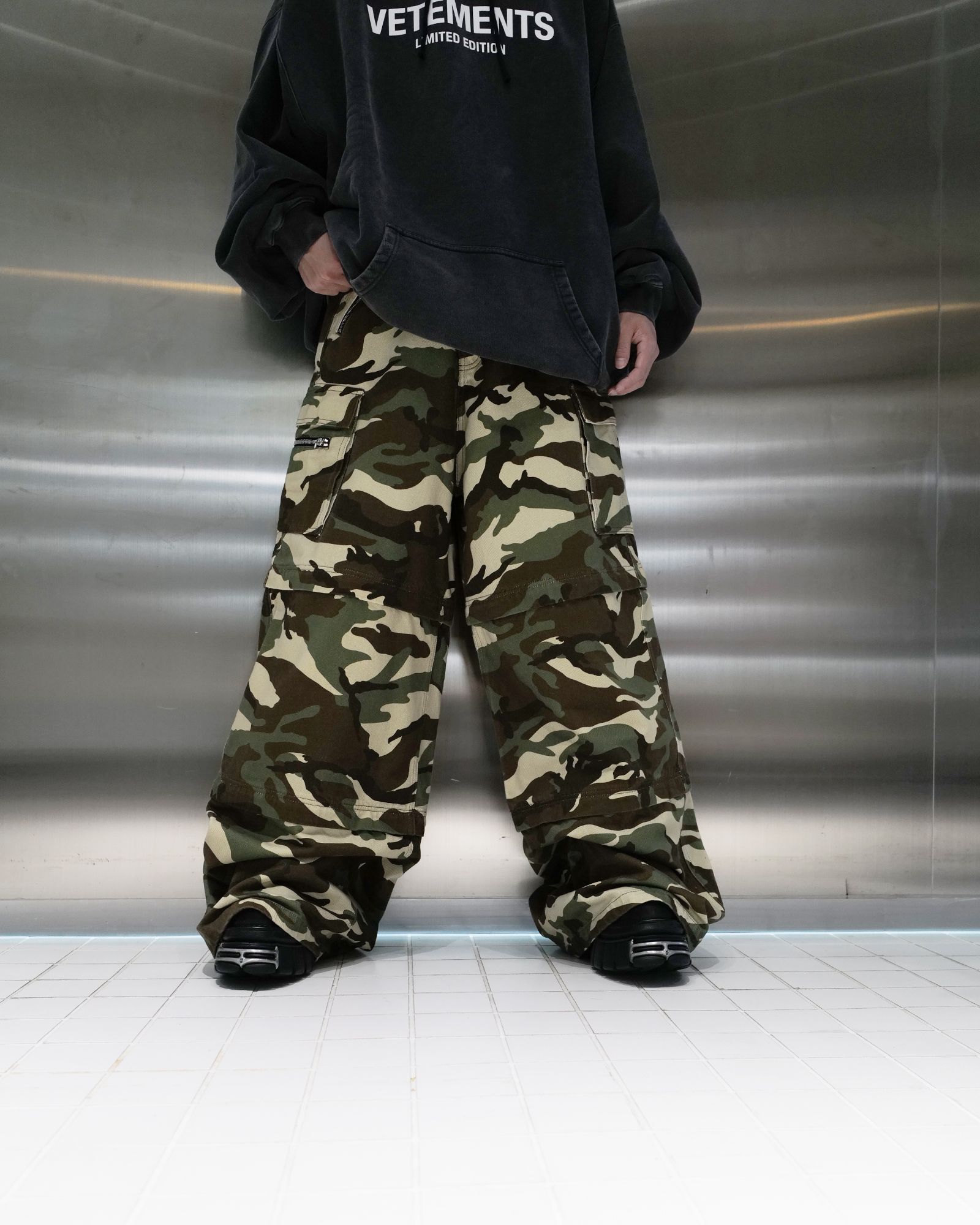 VETEMENTS - ヴェトモン/Camo big shape transformer pants