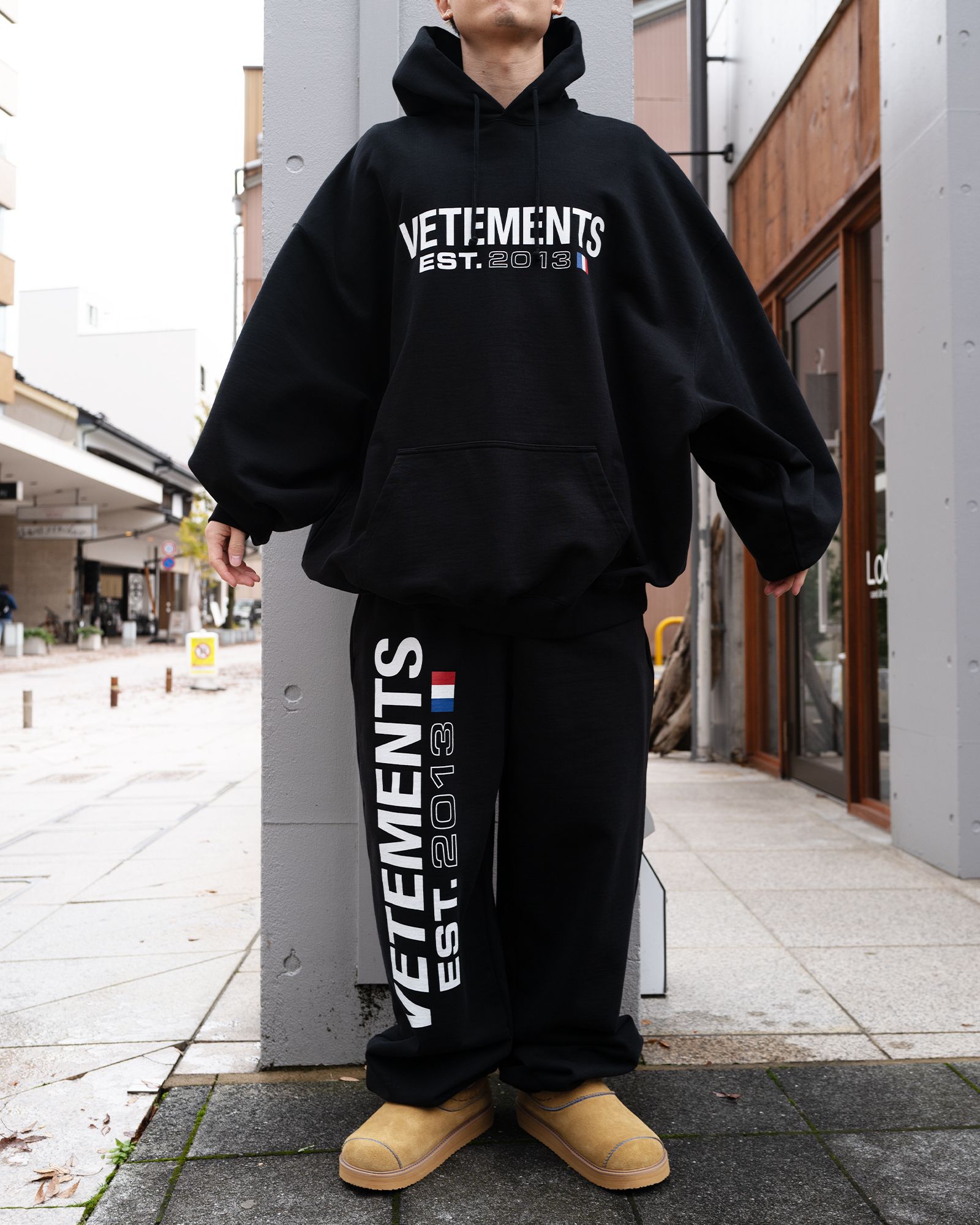 VETEMENTS - ヴェトモン/Flag logo sweatpants/スウェットパンツ/Black ...