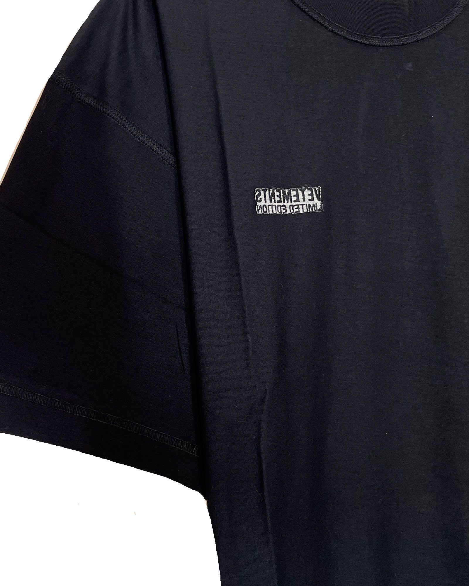 VETEMENTS - ALL BLACK INSIDE-OUT t-shirt | Detail