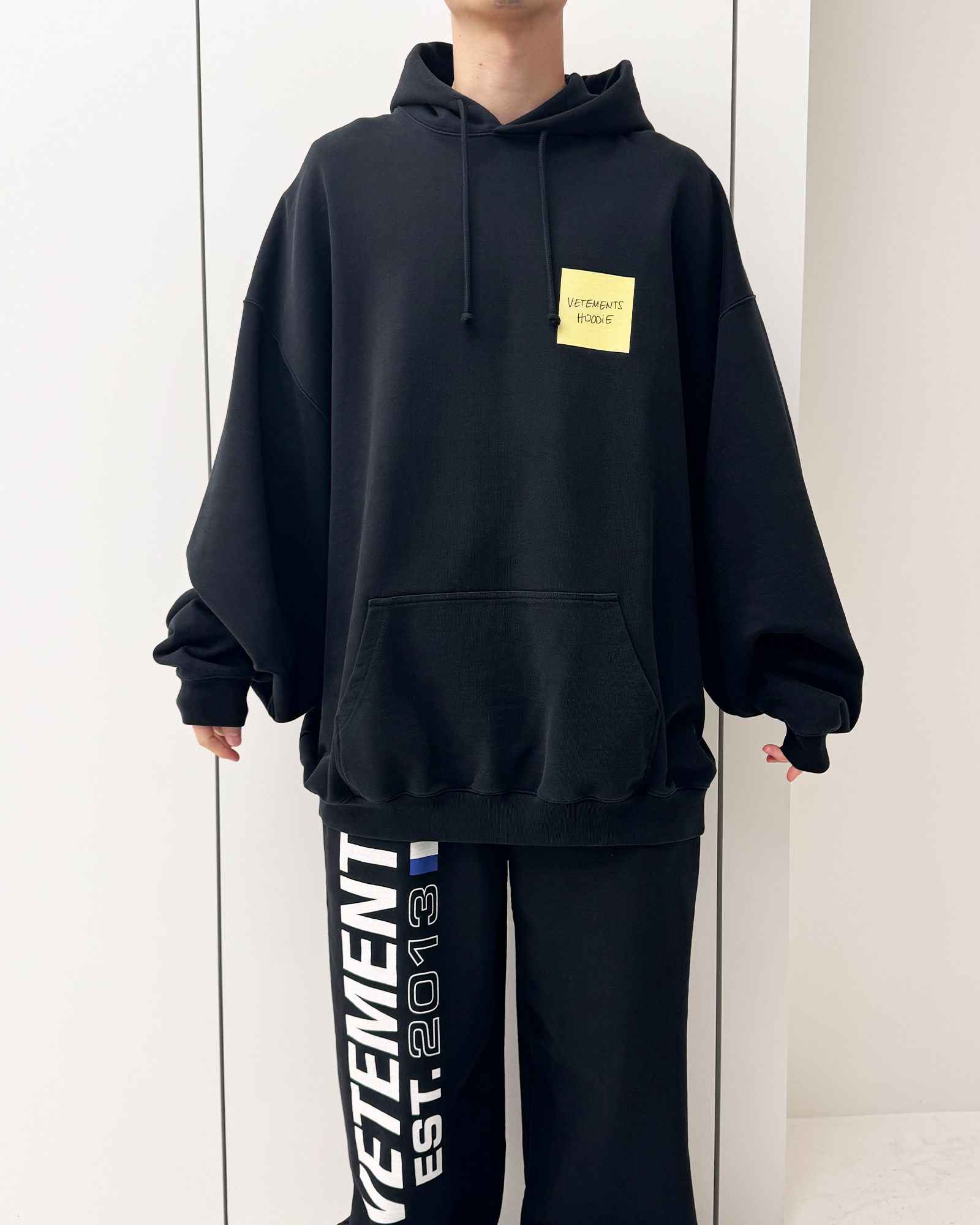 VETEMENTS - Flag logo hoodie (プルオーバーパーカー) White | Detail