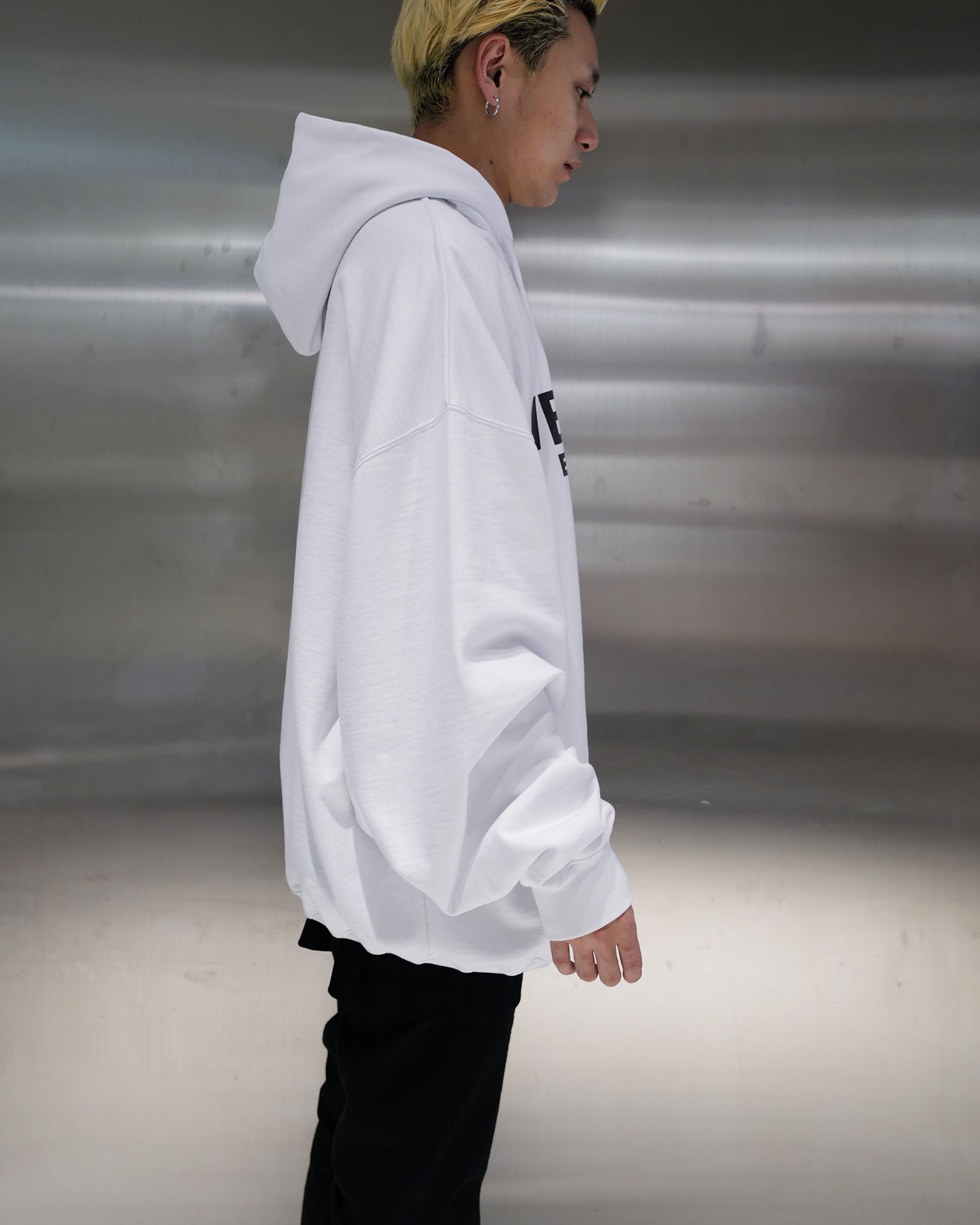 VETEMENTS - Flag logo hoodie (プルオーバーパーカー) White | Detail