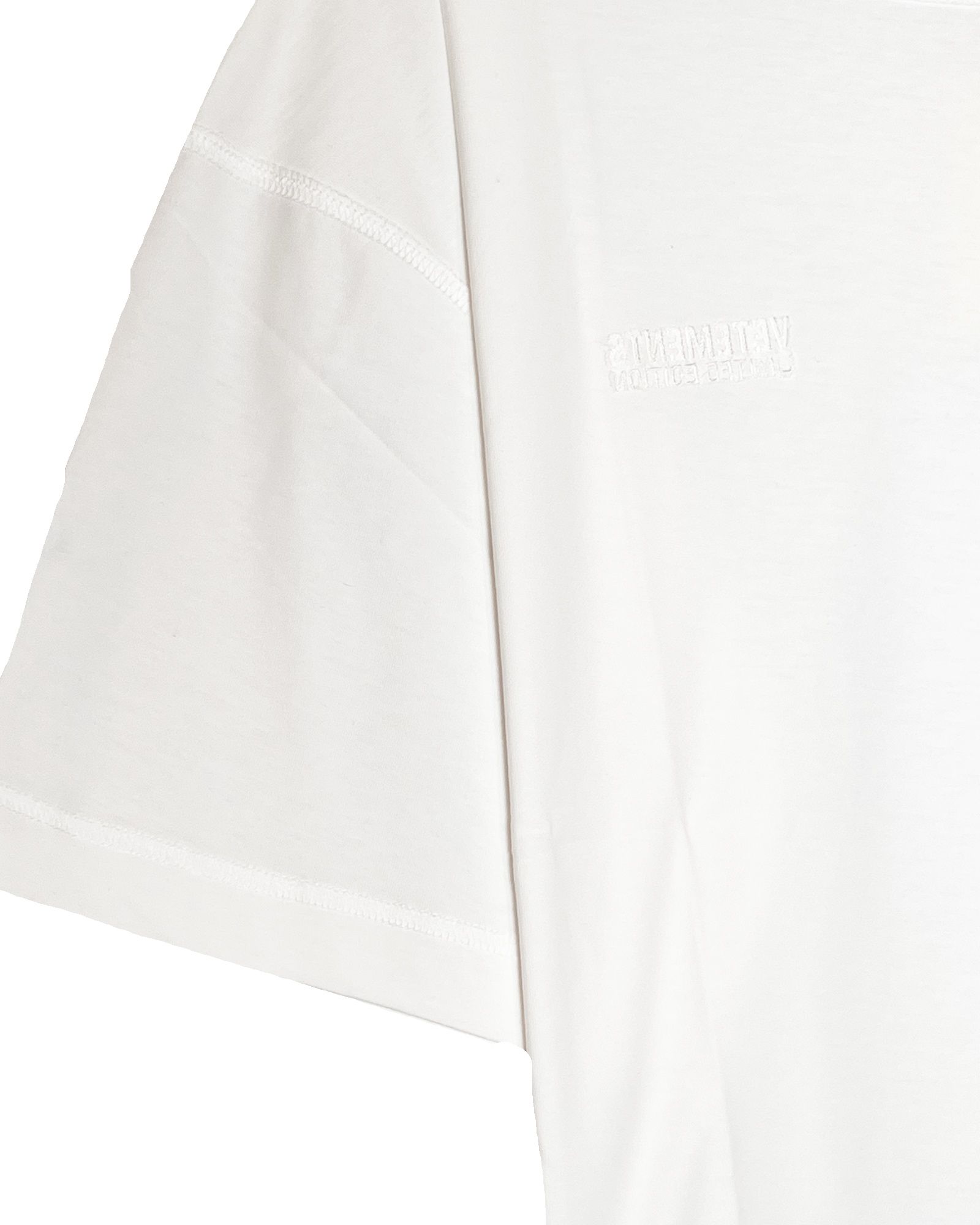 VETEMENTS - ALL WHITE INSIDE-OUT t-shirt | Detail