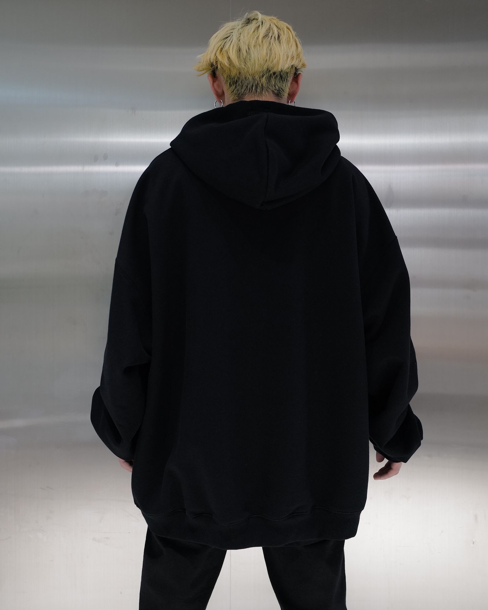 VETEMENTS - X-large logo hoodie (プルオーバーパーカー) Black | Detail