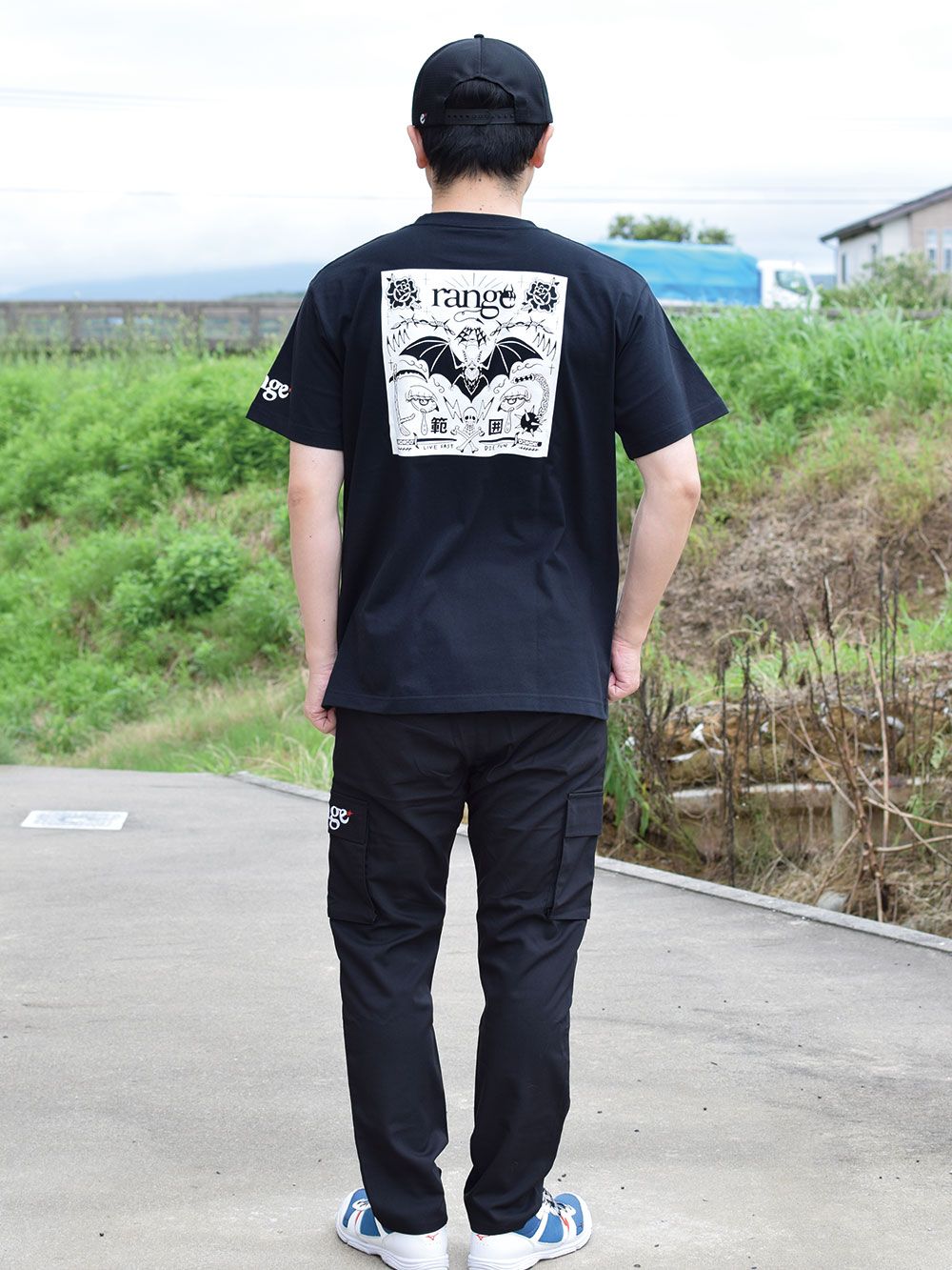 art patch on the back s/s tee