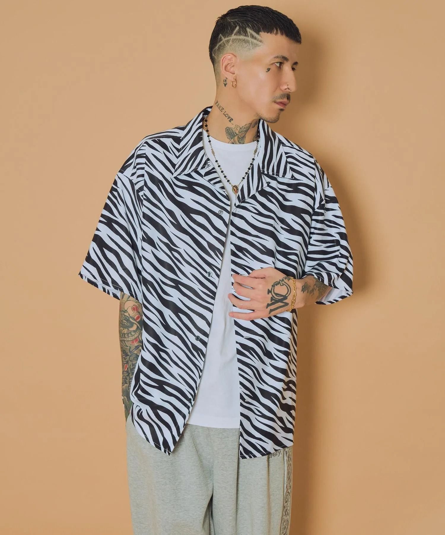 Essential open collar shirt